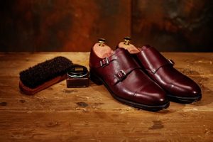 how to get the squeak out of leather shoes