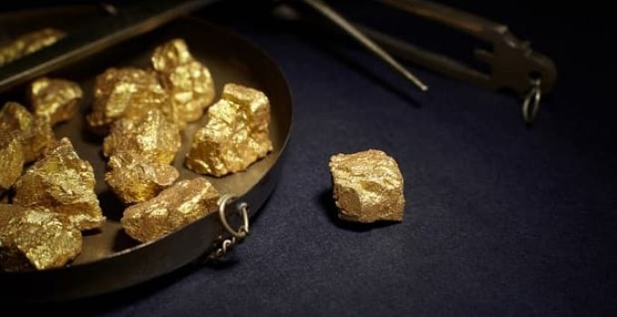 Closeup of big gold nugget and scales copper